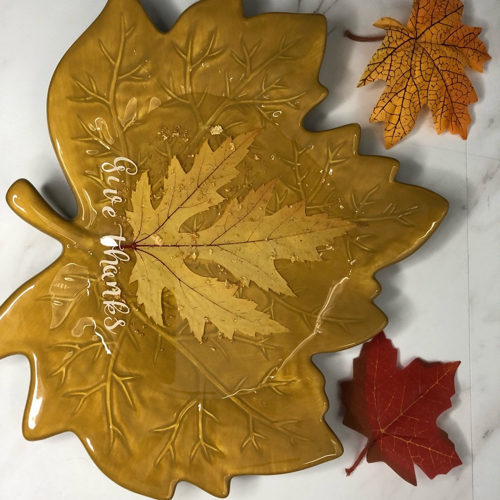 Resined Leaf Dish